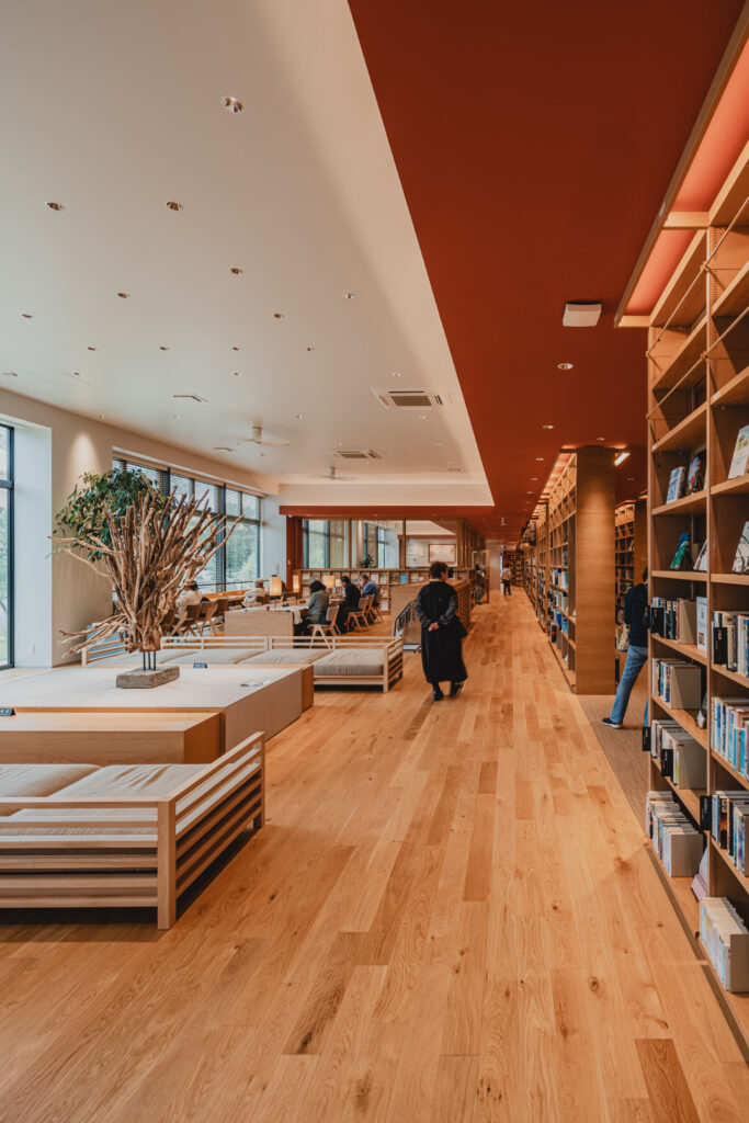 読谷村立図書館｜沖縄県読谷村｜公共施設（図書館）｜建築写真・竣工写真・インテリア写真｜内観｜05