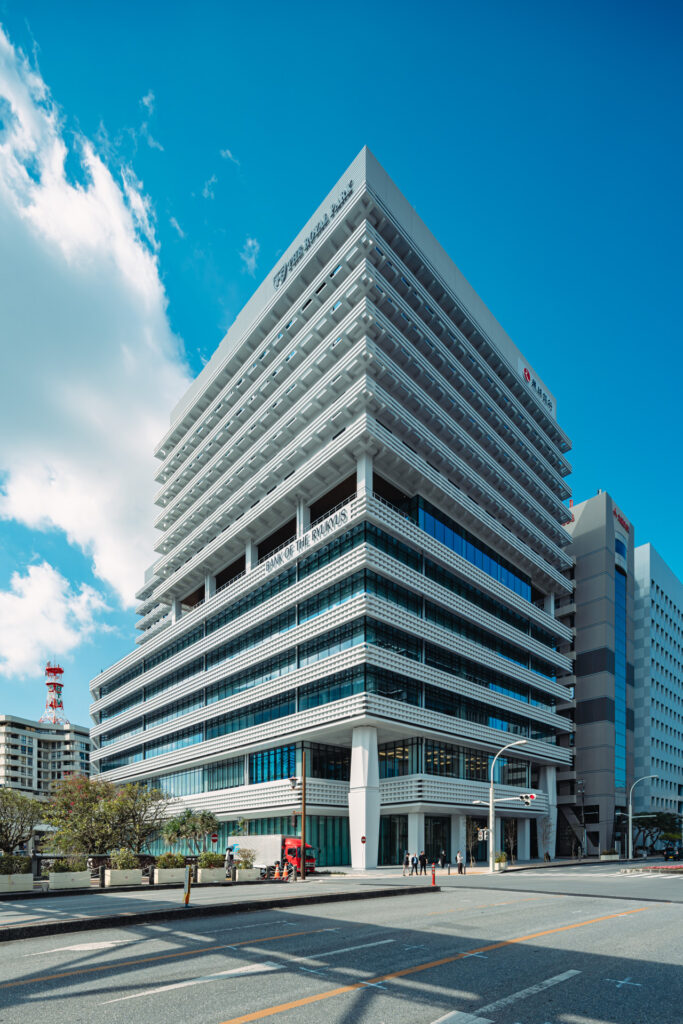 琉球銀行新本店ビル｜沖縄県那覇市｜公共・大規模建築（銀行）｜建築写真・竣工写真・インテリア写真｜03