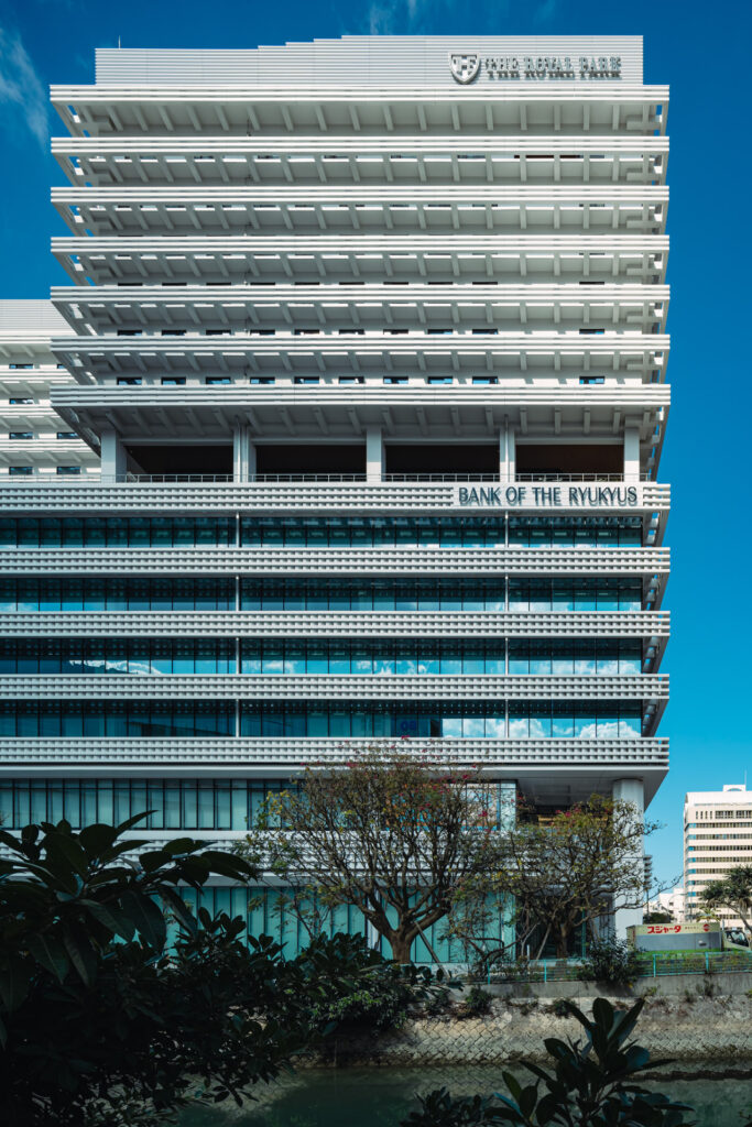 琉球銀行新本店ビル｜沖縄県那覇市｜公共・大規模建築（銀行）｜建築写真・竣工写真・インテリア写真｜01