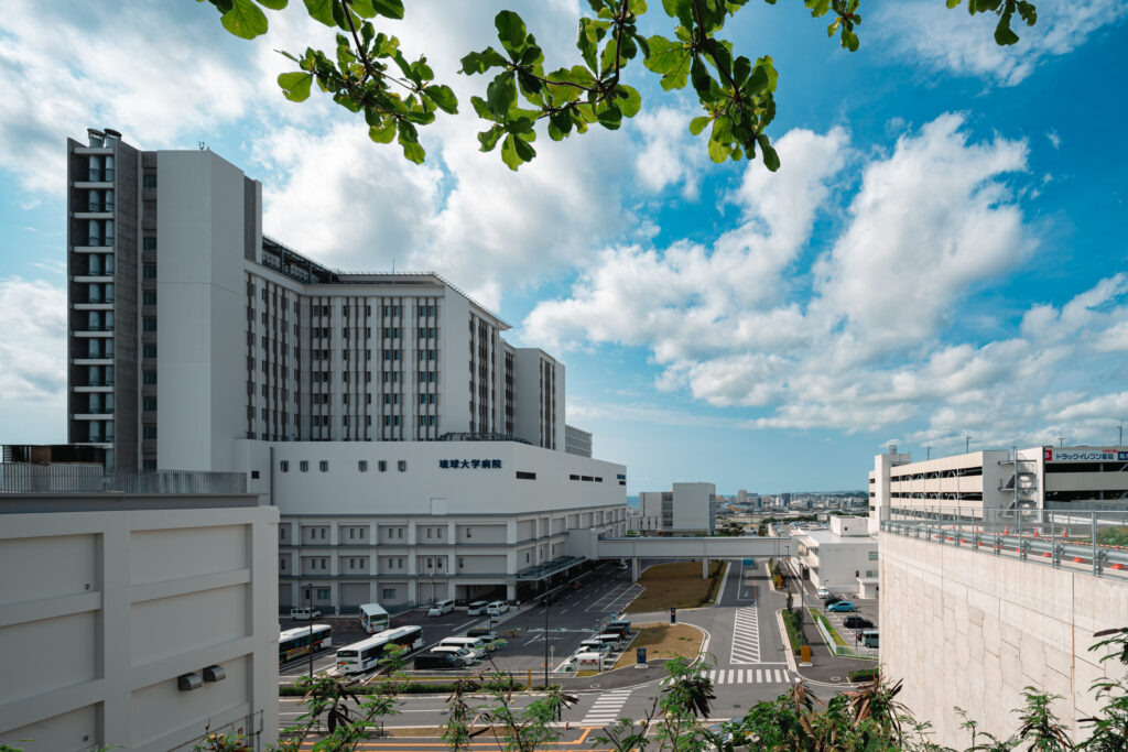琉球大学病院｜沖縄県宜野湾市｜公共・大規模建築（病院）｜建築写真・竣工写真・インテリア写真｜外観｜01