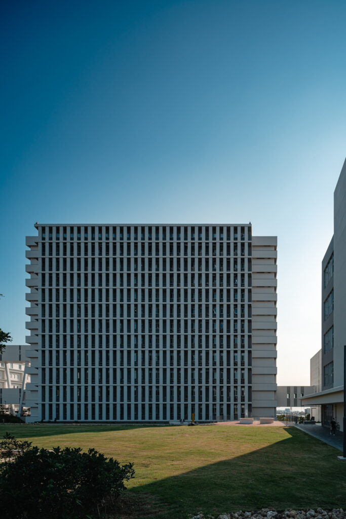 琉球大学病院｜沖縄県宜野湾市｜公共・大規模建築（病院）｜建築写真・竣工写真・インテリア写真｜外観｜07