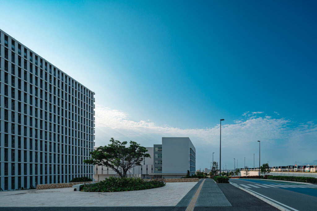 琉球大学病院｜沖縄県宜野湾市｜公共・大規模建築（病院）｜建築写真・竣工写真・インテリア写真｜外観｜09