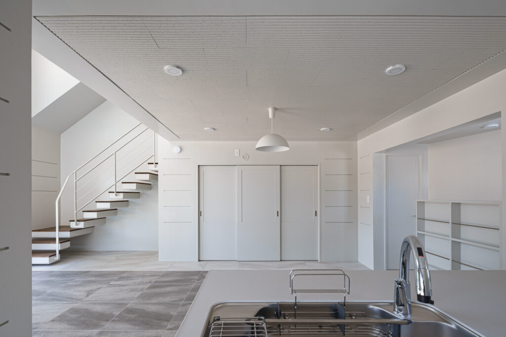 Villa in Ooura, Nago｜沖縄県名護市大浦｜宿泊施設（ヴィラ）｜建築写真・竣工写真・インテリア写真｜ダイニング｜01