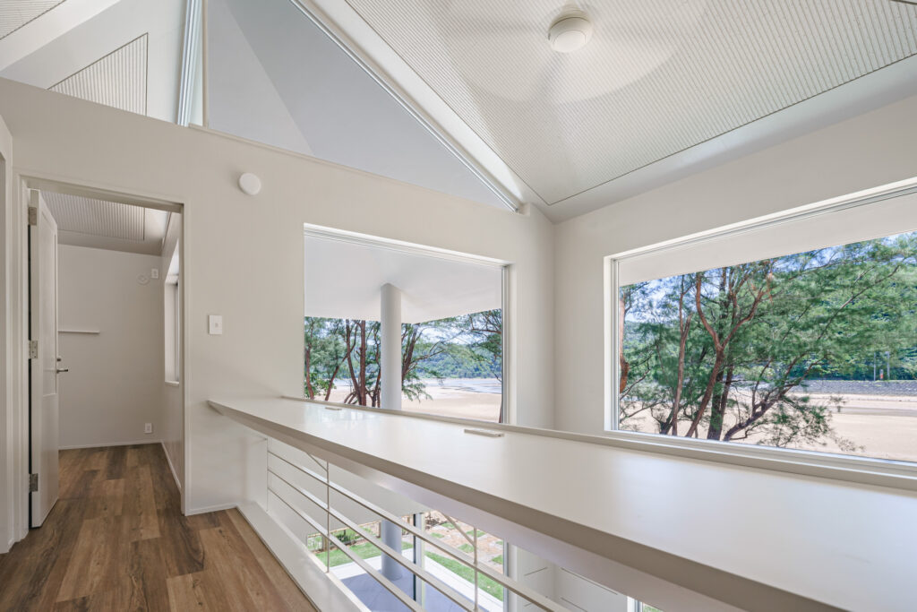 Villa in Ooura, Nago｜沖縄県名護市大浦｜宿泊施設（ヴィラ）｜建築写真・竣工写真・インテリア写真｜吹き抜け｜03