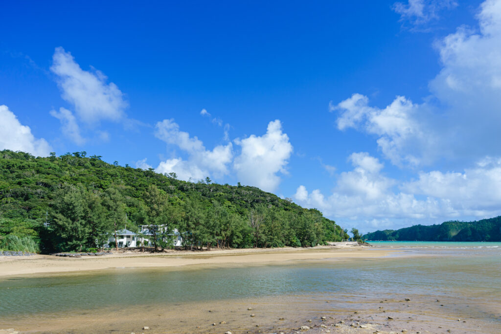 Villa in Ooura, Nago｜沖縄県名護市大浦｜宿泊施設（ヴィラ）｜建築写真・竣工写真・インテリア写真｜外観｜02