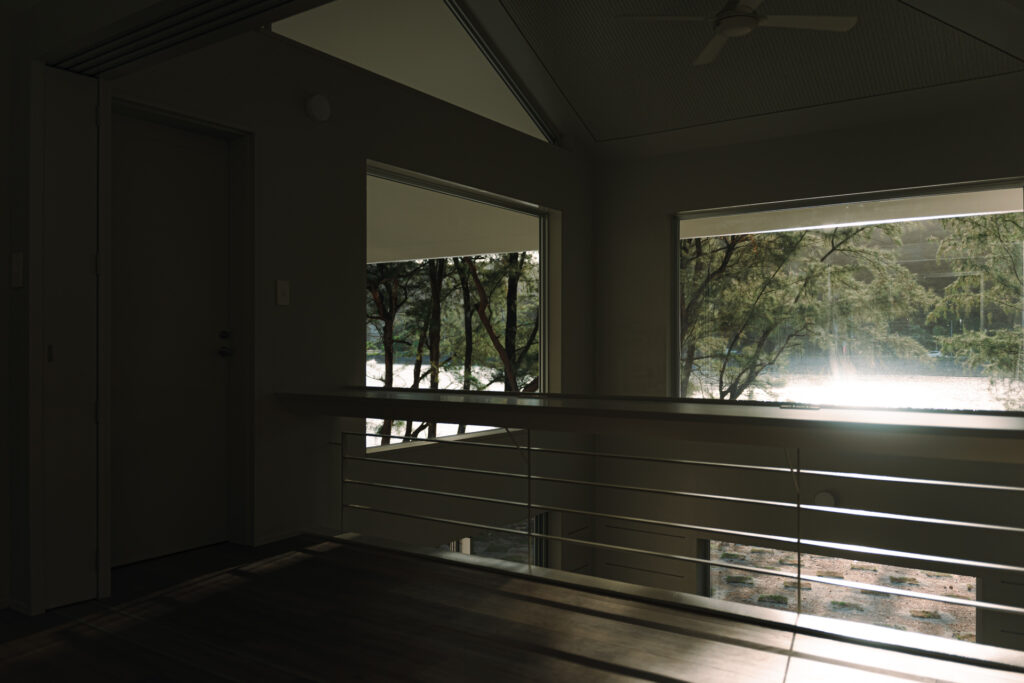 Villa in Ooura, Nago｜沖縄県名護市大浦｜宿泊施設（ヴィラ）｜建築写真・竣工写真・インテリア写真｜吹き抜け｜06
