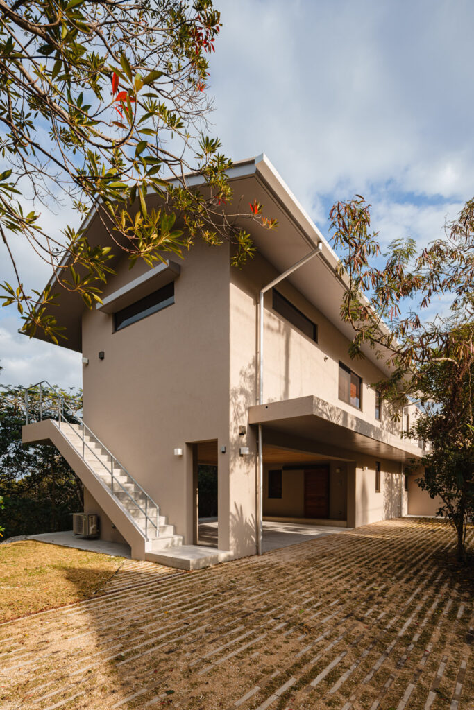 House K in Kibougaoka｜沖縄県恩納村希望ヶ丘｜一戸建て住宅｜建築写真・竣工写真・インテリア写真｜外観｜01