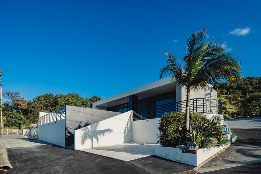 Villa A in Maeda, Onna｜沖縄県恩納村｜宿泊施設（ヴィラ）｜建築写真・竣工写真・インテリア写真｜外観｜01