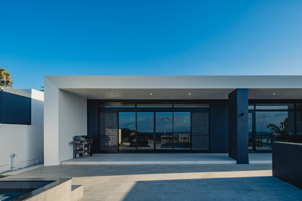 Villa A in Maeda, Onna｜沖縄県恩納村｜宿泊施設（ヴィラ）｜建築写真・竣工写真・インテリア写真｜外観｜02