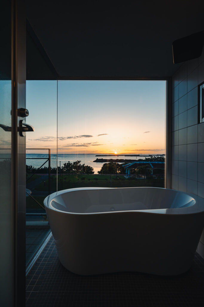 House Renovation in Shiozaki｜沖縄県糸満市｜一戸建て住宅（リノベーション）｜建築写真・竣工写真・インテリア写真｜バスルーム｜02