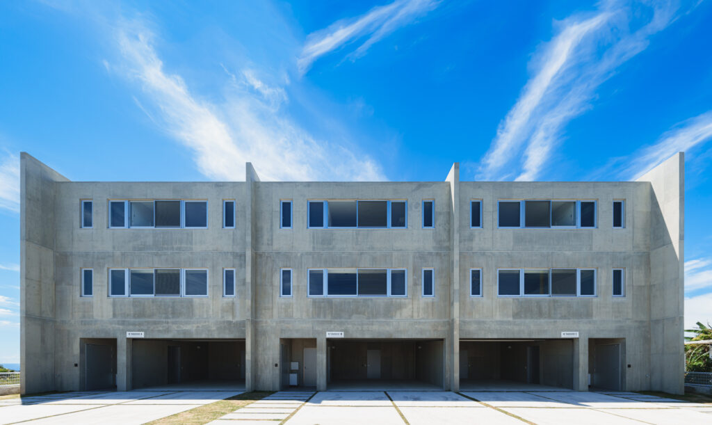 M TAKASHIHO｜沖縄県読谷村｜RC造・賃貸住宅（外人住宅）｜建築写真・竣工写真・インテリア写真｜外観｜01