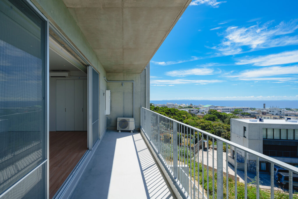M TAKASHIHO｜沖縄県読谷村｜RC造・賃貸住宅（外人住宅）｜建築写真・竣工写真・インテリア写真｜テラス｜02